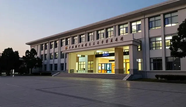 提示词交易如何产品化：链接带货与关键词检索的取舍
